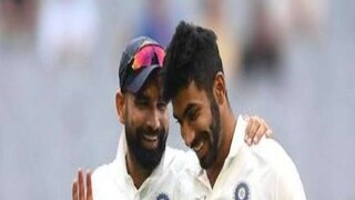 দুরন্ত বল করছেন বুমরাহ এবং শামি