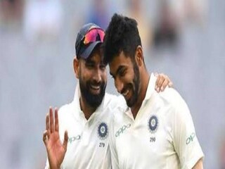 দুরন্ত বল করছেন বুমরাহ এবং শামি