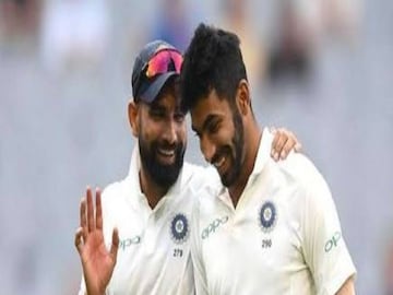 দুরন্ত বল করছেন বুমরাহ এবং শামি