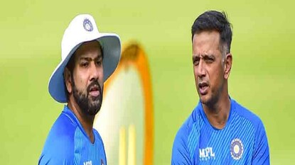 দ্বিতীয় টেস্টে নামার আগে গভীর আলোচনায় ভারতের কোচ এবং অধিনায়ক দ্বিতীয় টেস্টে নামার আগে গভীর আলোচনায় ভারতের কোচ এবং অধিনায়ক