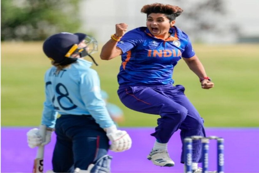 টিম ইন্ডিয়া (Team India) ৫ ম্যাচে ৪ পয়েন্ট হয়েছে৷ তাদের স্থান ৪ নম্বরে৷ ২২ মার্চ বাংলাদেশের বিরুদ্ধে ভারত খেলবে৷ তার রানরেট খুব ভাল৷ ইংল্যান্ড ৫ ম্যাচে ৪, নিউজিল্যান্ড ৬ ম্যাচে ৪ পয়েন্ট রয়েছে৷  (AP)