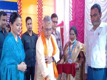দিলীপ ঘোষ ও জুন মালিয়া