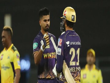 চেন্নাইয়ের বিরুদ্ধে কেকেআরকে জিতিয়ে মাঠ ছাড়ছেন শ্রেয়স আইয়ার
