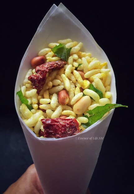 শুধু তাই নয়, পেটের সমস্যায় শুকনো মুড়ি কিংবা ভেজা মুড়ি খেলে তাৎক্ষণিক উপকার পাওয়া যায়। এমনকি হজমের সমস্যায় চিকিৎসকেরা প্রায়ই মুড়ি খাওয়ার পরামর্শ দেন। মুড়িতে ভিটামিন বি ও প্রচুর পরিমাণে মিনারেল থাকায় রোগ প্রতিরোধ ক্ষমতা বাড়ায়। পাশাপাশি হৃদরোগের ঝুঁকি কমায়।