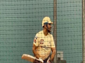 Viral: watch video ms dhoni one hand six in pre training camp- Photo Courtesy- CSK/Instagram 