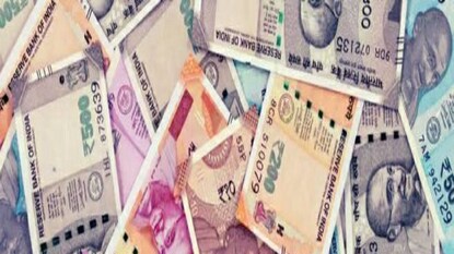 ১৩. বিদেশী ভাষা শিক্ষা: আপনার যদি কোনও বিদেশী ভাষা জানা থাকে, তাহলে সেই দক্ষতা ব্যবহার করে সহজেই লাভজনক ব্যবসা করতে পারবেন। ছোট থেকে বয়স্ক, বিভিন্ন বয়সের ছাত্রছাত্রী পাওয়া সম্ভব। বিনা বিনিয়োগে আয় করতে পারবেন এই ব্যবসায়। তবে এই ব্যবসা করতে সংশ্লিষ্ট ভাষায় আপনাকে যথেষ্ট দক্ষ হতে হবে নিশ্চিতভাবেই, হতে হবে যথেষ্ট আত্মবিশ্বাসী ও ধৈর্যশীল। ১৩. বিদেশী ভাষা শিক্ষা: আপনার যদি কোনও বিদেশী ভাষা জানা থাকে, তাহলে সেই দক্ষতা ব্যবহার করে সহজেই লাভজনক ব্যবসা করতে পারবেন। ছোট থেকে বয়স্ক, বিভিন্ন বয়সের ছাত্রছাত্রী পাওয়া সম্ভব। বিনা বিনিয়োগে আয় করতে পারবেন এই ব্যবসায়। তবে এই ব্যবসা করতে সংশ্লিষ্ট ভাষায় আপনাকে যথেষ্ট দক্ষ হতে হবে নিশ্চিতভাবেই, হতে হবে যথেষ্ট আত্মবিশ্বাসী ও ধৈর্যশীল।