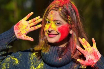 মুখ থেকে দোলের রং তোলার ঘরোয়া টোটকা মুখ থেকে দোলের রং তোলার ঘরোয়া টোটকা