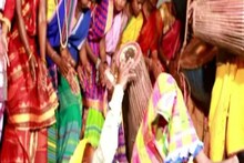 প্রকৃতির পুজো করে, প্রকৃতির দেওয়া রঙে বাহা পরবে সামিল আদিবাসীরা
