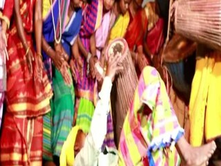 প্রকৃতিকে পুজো করে এই বাহা পরব পালন করেন আদিবাসী সম্প্রদায়ের মানুষজন