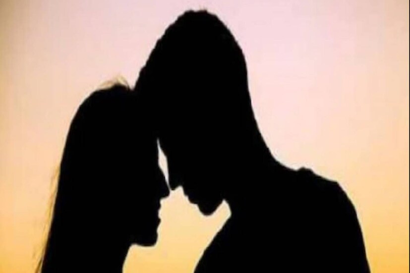 নতুন কিছু করার থেকে উৎসাহ হারিয়ে ফেলবেন না৷ সেইসঙ্গে নিজেকে কিছুটা রহস্যময়তার আড়ালেও রাখুন৷ আপনি কী বলবেন, কী করবেন-সেটা যদি আগেই জীবনসঙ্গী সব বুঝতে পারেন, তাহলে কিন্তু তিনি আপনার প্রতি উৎসাহ হারিয়ে ফেলবেন৷ 