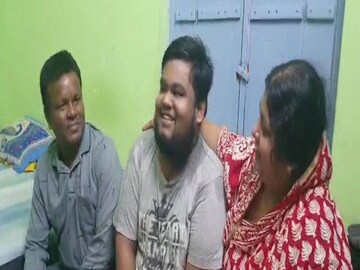 দীর্ঘ প্রতীক্ষার পর আকিব বাড়ি ফেরায় স্বস্তিতে পরিবারের সদস্যরা