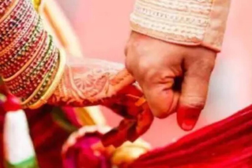 একে অন্যের অন্তরঙ্গ বন্ধু হলেও ব্যক্তিগত পরিসর অক্ষুণ্ণ রাখুন৷ সেখানে হানা দেবেন না৷ এই পরিসর বা স্পেস উপভোগ করলে তখন একে অন্যের সান্নিধ্যও ভাল লাগবে৷ 