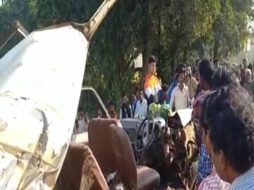 বিয়েবাড়ি থেকে ফেরার পথে দুর্ঘটনার কবলে পড়ল যাত্রিপূর্ণ একটি টাটা সুমো গাড়ি