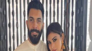 মৌনীর পরনের শাড়ি ও অলঙ্কার কেড়ে নিয়েছে নেটিজেনদের মন