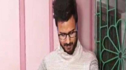 যুদ্ধের ভয়াবহ পরিস্থিতির মধ্য দিয়ে ছেলে বাড়ি ফেরায় খুশি শাহরুখের বাড়ির লোক যুদ্ধের ভয়াবহ পরিস্থিতির মধ্য দিয়ে ছেলে বাড়ি ফেরায় খুশি শাহরুখের বাড়ির লোক