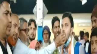 দেশে ফিরলেও তাঁর চোখে-মুখে এখনও যেন রয়ে গিয়েছে যুদ্ধের আতঙ্ক