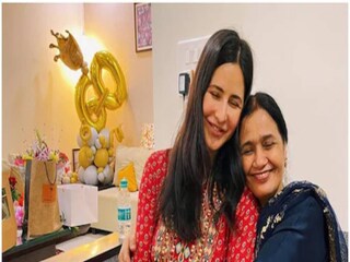 জীবনে গুরুত্বপূর্ণ এই দুই নারীকে কুর্নিশ জানিয়েছেন ভিকি