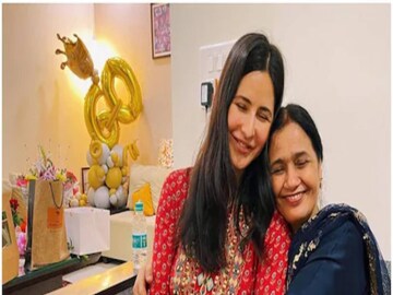 জীবনে গুরুত্বপূর্ণ এই দুই নারীকে কুর্নিশ জানিয়েছেন ভিকি