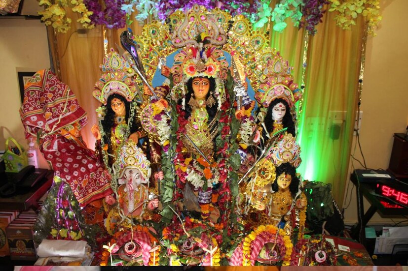 দুর্গাপ্রতিমার ছবি পোস্ট করে অভিষেক লিখেছিলেন ‘এসো মা’৷ তাঁর সঙ্গে আবাহনে সামিল হয়েছিলেন অনুরাগীরাও৷ 