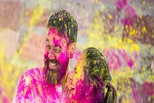 পোশাক থেকে দোলের রং তুলুন এই সহজ ঘরোয়া উপায়ে