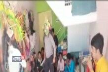 স্বপ্নপূরণের লক্ষ্যে গ্রামের পথে ডাকাবুকোদেরই খুঁজে বেড়ান এই ‘ওস্তাদ’ স্বপ্নপূরণের লক্ষ্যে গ্রামের পথে ডাকাবুকোদেরই খুঁজে বেড়ান এই ‘ওস্তাদ’