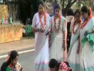 মহিলাদের উদ্যোগে টাউনশিপ এলাকা প্রকৃতির বসন্তের সাজে আরও রঙিন হয়েছে