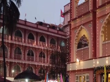 আলোর রোশনাই ও রঙিন আলপনার সুসজ্জিত কারুকার্য
