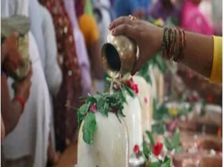 বেলপাতা ও বেলফল দুটোই পুজোপার্বণে বহুলব্যবহৃত হয়