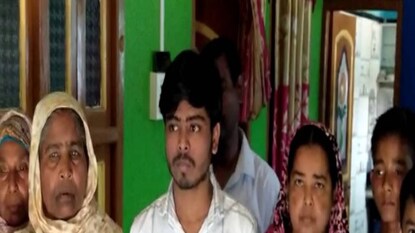 ছেলেরা ঘরে ফেরায় স্বস্তিতে দুই পরিবার ছেলেরা ঘরে ফেরায় স্বস্তিতে দুই পরিবার