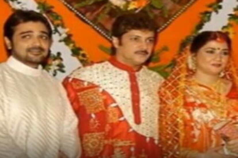 ততদিনে অবশ্য ছবির জগৎ থেকে অনেকটাই বিচ্ছিন্ন নব্বইয়ের দশকে টলিউডে রাজত্ব করা এক হিরো। তবে প্রিয় মিঠুর বিয়েতে টলিউড ইন্ডাস্ট্রির বহুতারকাই শামিল হন। এমনকী বরকর্তা হয়ে গিয়েছিলেন স্বয়ং প্রসেনজিত চট্টোপাধ্যায়।