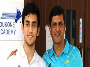 নিজের হাতে লক্ষ্যকে তৈরি করেছেন 
প্রকাশ পাড়ুকোন