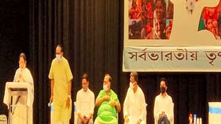 মমতা অভিষেকের সঙ্গে নজরুল মঞ্চে প্রশান্ত কিশোর৷ 