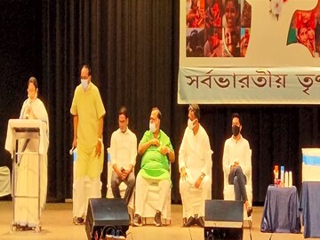 মমতা অভিষেকের সঙ্গে নজরুল মঞ্চে প্রশান্ত কিশোর৷ 