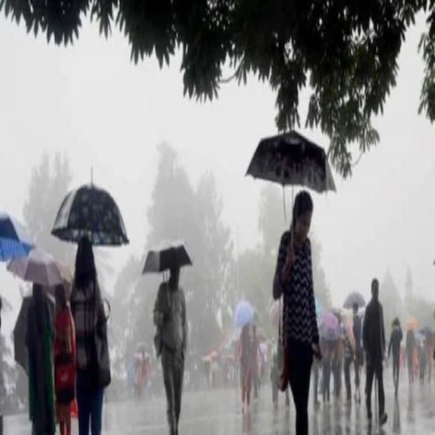 হাওয়া অফিসের তরফে জানানো হয়েছে, ঝাড়খণ্ডে ঘূর্ণাবর্ত আরও জোরাল হতে চলেছে। আর সেখান থেকে জলীয় বাষ্প পৌঁছে যাবে মালভূমিতে। 