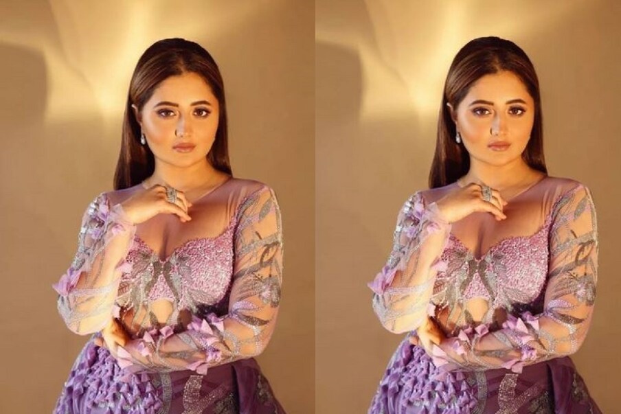  ফের সোশ্যাল মিডিয়ায় ঝড় তুলেছেন রশ্মি দেশাই (Viral Photos of Rashmi Desai) ৷ শুধু এবারেই নয় রশ্মি দেশাই তাংর রূপের গাউনে বারেবারে তোলপাড় করেছেন ইনস্টাগ্রামে ৷ ছবি সৌজন্যে ইনস্টাগ্রাম ৷