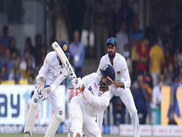 ভারতীয়দের মধ্যে দ্রুততম টেস্টে অর্ধশত রান করলেন ঋষভ পন্থ