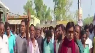 প্রতিবাদে পথ অবরোধ ব্য়বসায়ীদের