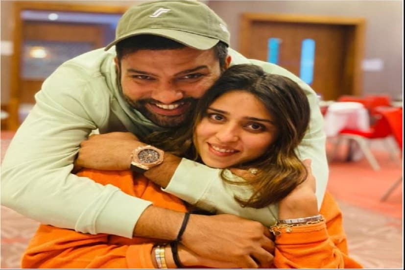 দেশে লাক্সারি গাড়ির হিসেব করলে ল্যাম্বোরগিনি একদম সবচেয়ে ওপরে আসে৷ রোহিত শর্মা প্রথমে রণবীর সিং, কার্তিক আরিয়ান এবং রোহিত শেট্টি এই গাড়ি কিনেছেন৷ (Rohit Sharma/Instagram)
