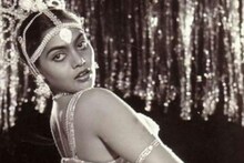 ১৪ বছরের কিশোরীকে প্রতারণা করেছিলেন স্বামী,কোন পরিস্থিতিতে আগুন হয়ে উঠলেন সিল্ক