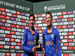 ম্যাচ সেরার পুরস্কার ভাগ করে নিলেন স্মৃতি এবং 
হরমন