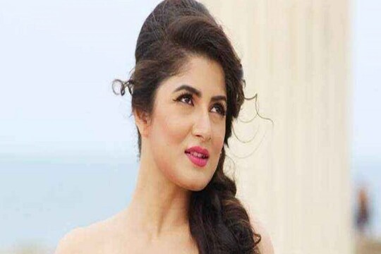 বিপদে শ্রাবন্তী