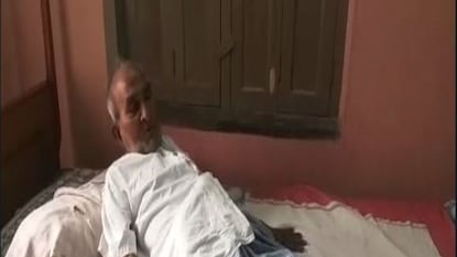 শয্যাশায়ী অবস্থাতেই দিন কাটছে সুহৃদ দত্তের৷ শয্যাশায়ী অবস্থাতেই দিন কাটছে সুহৃদ দত্তের৷