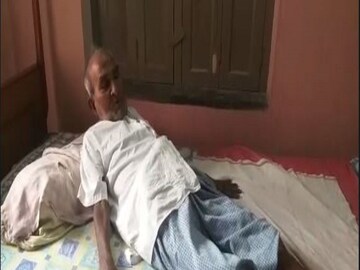 শয্যাশায়ী অবস্থাতেই দিন কাটছে সুহৃদ দত্তের৷ 