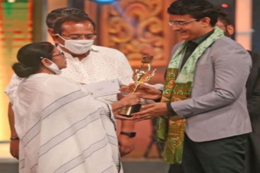 বৃহস্পতিবার নেতাজি ইন্ডোর স্টেডিয়ামে হয়ে গেল টেলি অ্যাকাডেমি অ্যাওয়ার্ডস ২০২২ (West Bengal Tele Academy Awards 2022) ৷ ধারাবাহিকের ভাললাগা চরিত্রগুলি কখন যেন ভালবাসার মানুষে পরিণত হয়েছে তা বুঝতে পারা যায়না ৷ ছবি সৌজন্যে ইনস্টাগ্রাম ৷ 