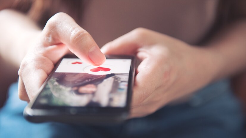 OkCupid একটি বিনামূল্যের ডেটিং ওয়েবসাইট: OkCupid হল অন্যতম জনপ্রিয় ডেটিং ওয়েবসাইট (সেরা অনলাইন ডেটিং সাইট)। এটি একটি বিনামূল্যের ডেটিং ওয়েবসাইট যা সঙ্গীদের মিল পর্যবেক্ষণ করে তাঁদের যুক্ত হতে সাহায্য করে। এই ওয়েবসাইটটি ব্যবহারকারীদের সমস্ত সম্ভাব্য ম্যাচ দেখতে, অন্যান্য সদস্যদের সঙ্গে যোগাযোগ করতে এবং এক পয়সা পরিশোধ না করে সীমাহীন বার্তা পাঠাতে সহায়তা করে। সঙ্গী খুঁজতে অন্যান্য ডেটিং ওয়েবসাইটগুলিকে বড় রকমের চ্যালেঞ্জ জানিয়েছে এই সাইটটি।