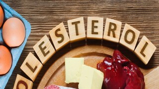 কোলেস্টেরল বেশি থাকলে এই চারটি খাবার থেকে দূরে থাকুন