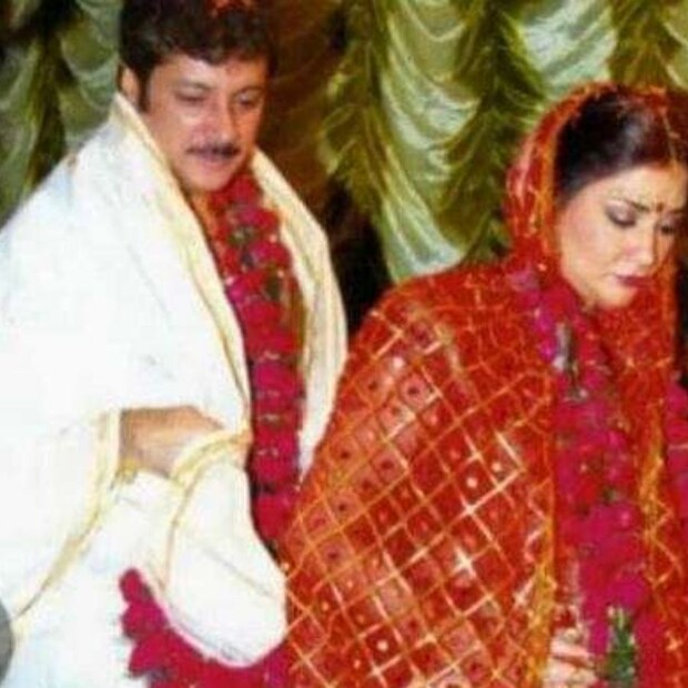 ২০০৮ সালে সংযুক্তাকে বিয়ে করেন অভিষেক চট্টোপাধ্যায়। সম্প্রতি প্রকাশ্যে এসেছে অভিনেতার বিয়ের রাতের প্রাণবন্ত একগুচ্ছ অদেখা ছবি।
