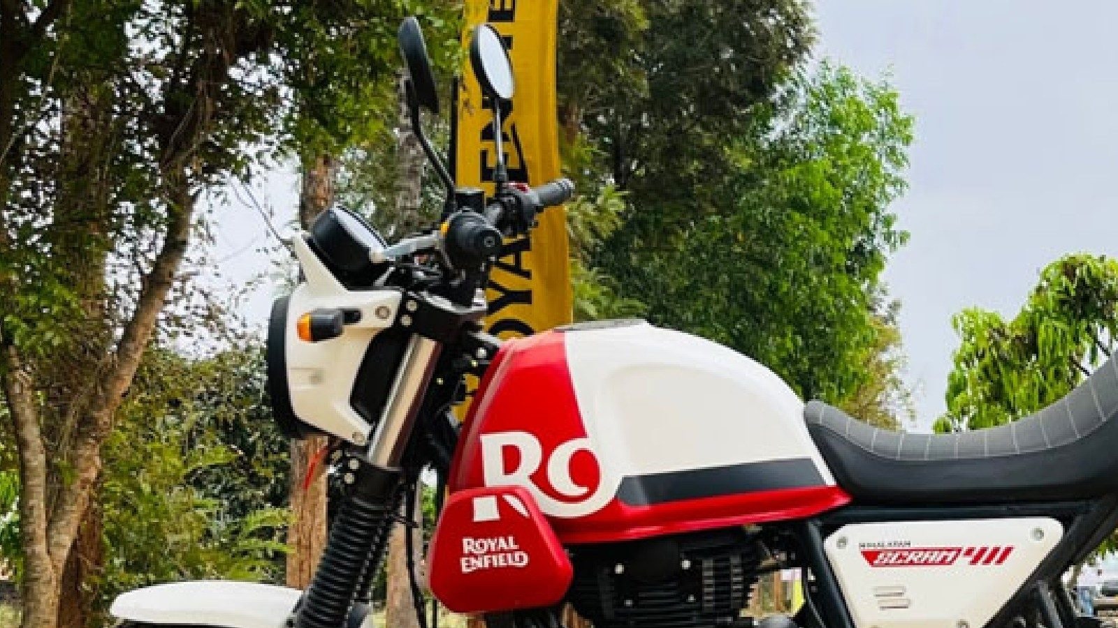 Royal Enfield লঞ্চ করল নতুন মোটরসাইকেল, ভাঙাচোরা রাস্তাতেও ছুটবে দারুন