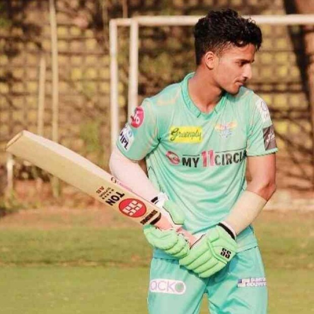 লখনউয়ের ক্যাপ্টেন কে এল রাহুল ম্যাচ শেষে বলেছিলেন, আয়ূষ বাদোনি তাঁদের দলে বেবি এবি নামে পরিচিত। মাঠের যে কোনও পজিশনে শট খেলতে পারেন ২৩ বছর বয়সী এই ব্যাটার।