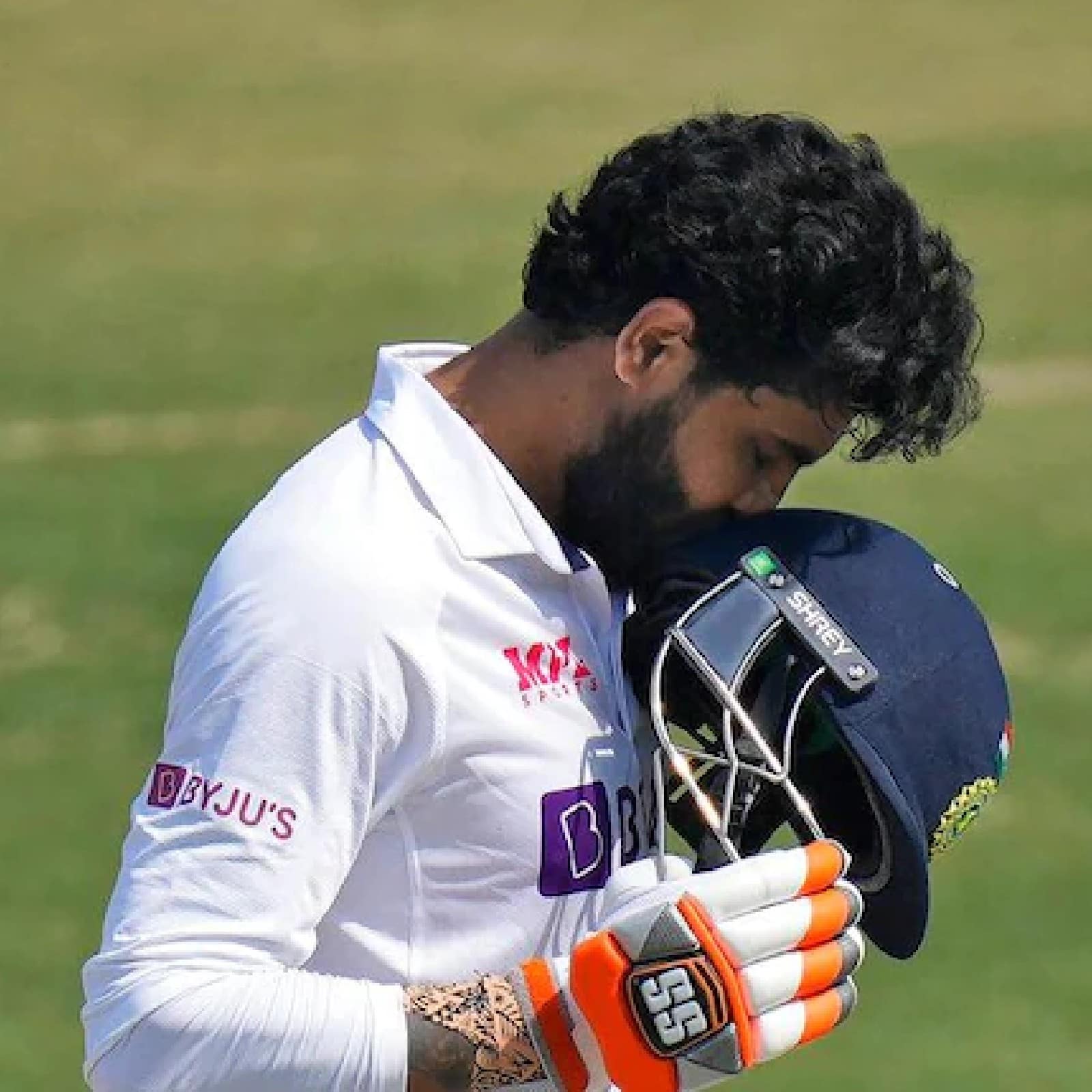 এর আগেও আইসিসি টেস্ট অলরাউন্ডারদের তালিকায় এক নম্বরে ছিলেন জাদেজা। তবে সিংহাসন হারিয়েছিলেন। এবার আবার তিনিই সবার উপরে।